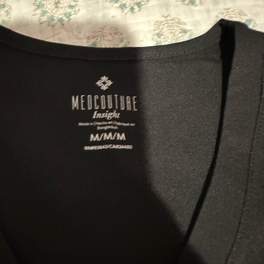 Med Couture Insight Black Scrub Set - Picture 2 of 7